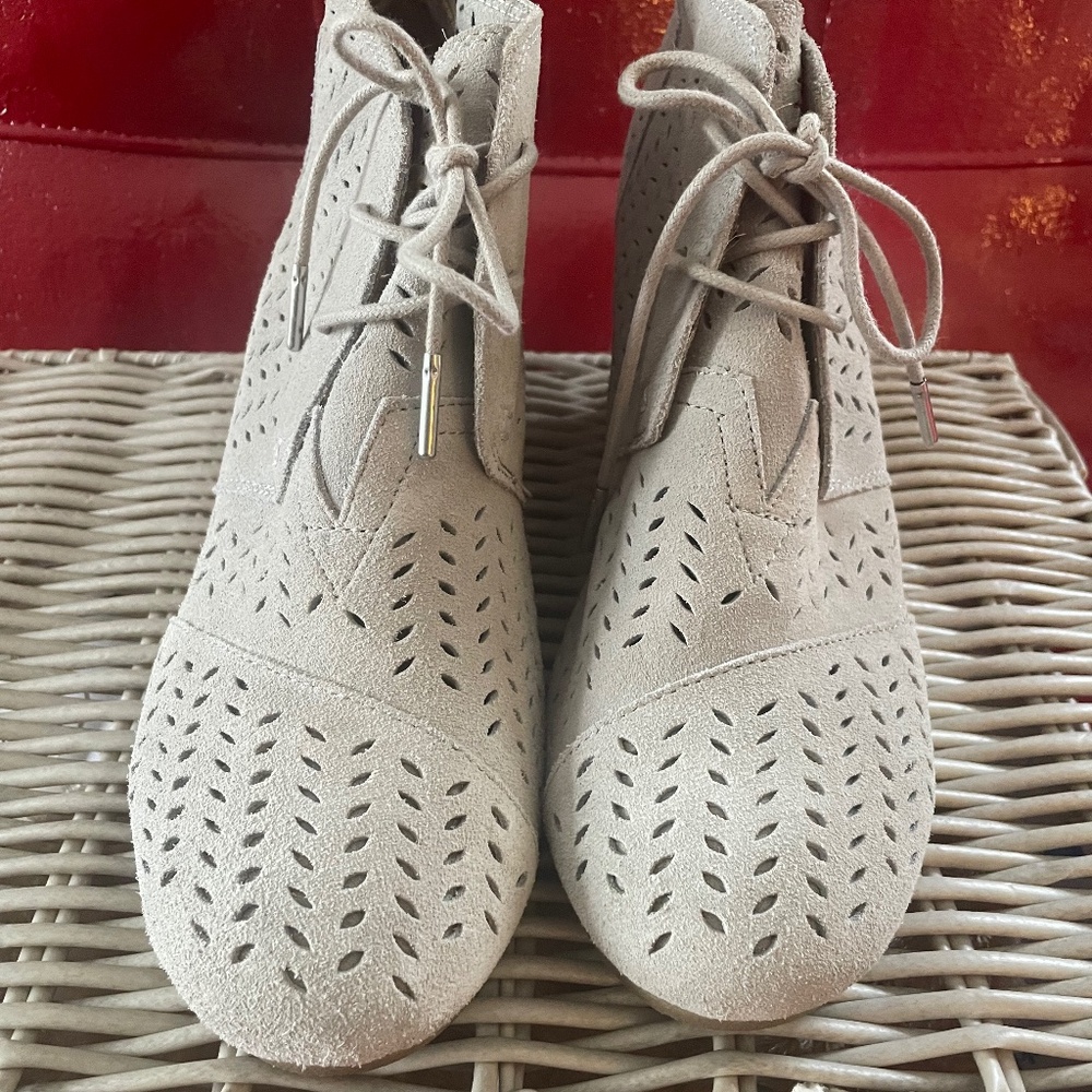 Grey real Suede Toms wedged lace up booties with eyelets